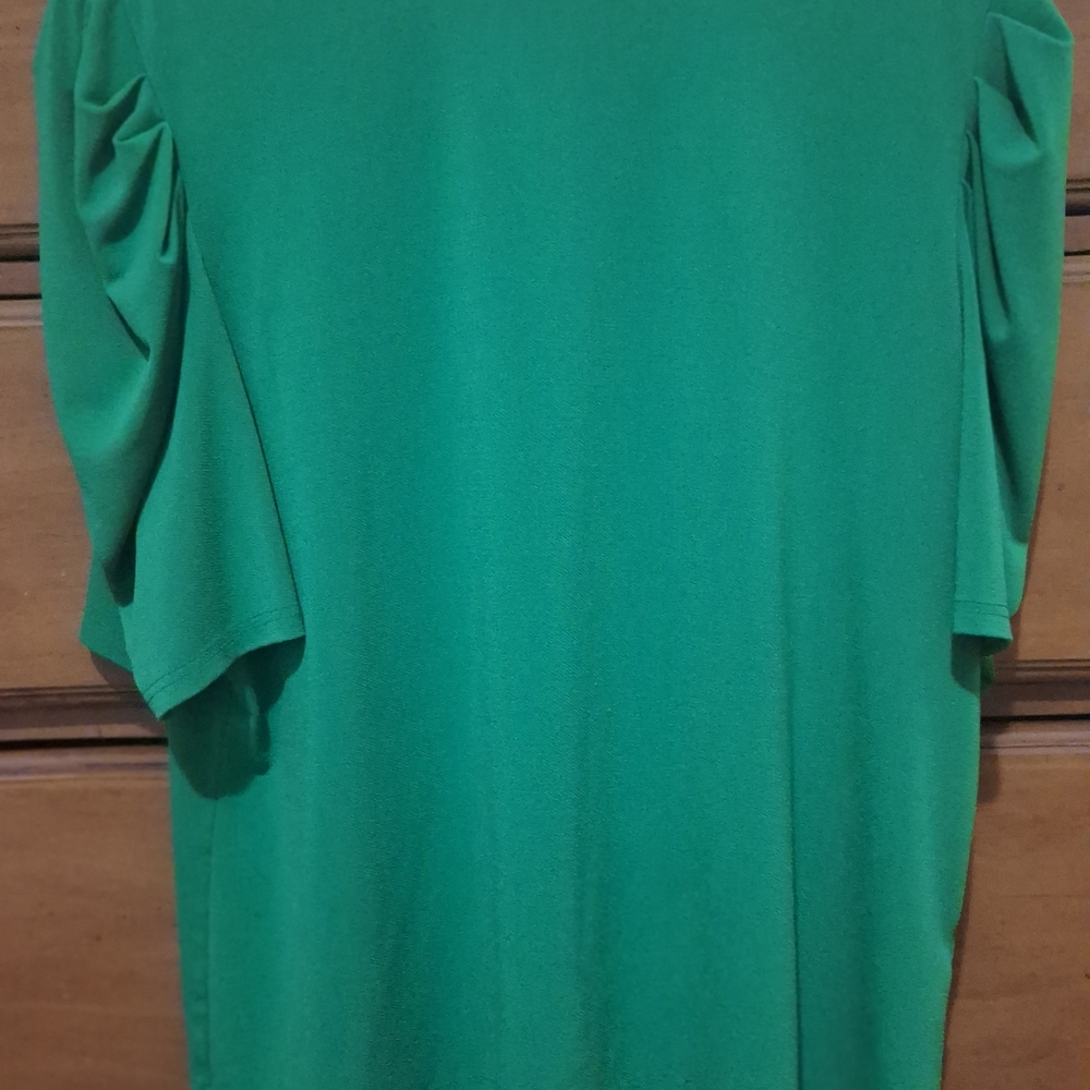 CeCe Vibrant Green Short Sleeve Top